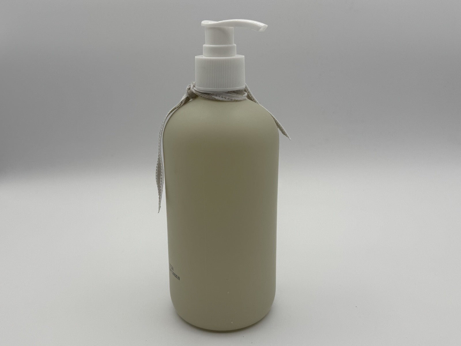 Sand & Fog Scented Vanilla Coconut Liquid Hand Soap, New Exp. 2028