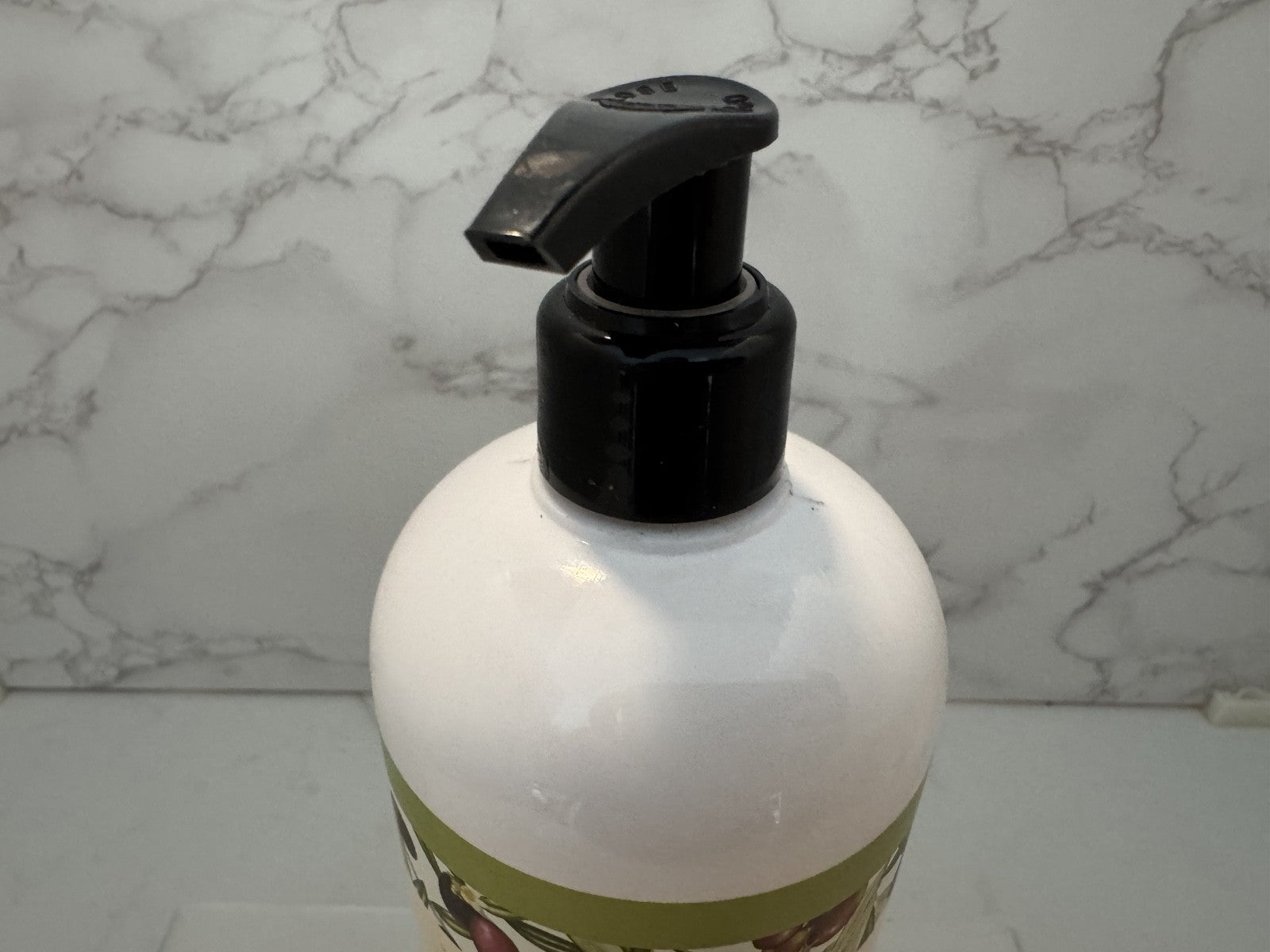 La Florentina Body Lotion- Olive Flowers w/ Shea Butter & Olive Extract 16.9oz
