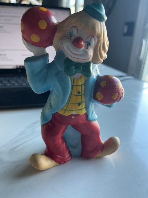 Vintage 1986 Enesco Hand Painted Porcelain Clown Figurine Balls 6.5 Collectable