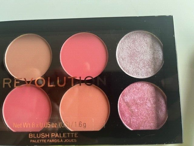 BH Revolution Ultra Blush Sugar & Spice 8 color Blush Highlighter Palette Brush