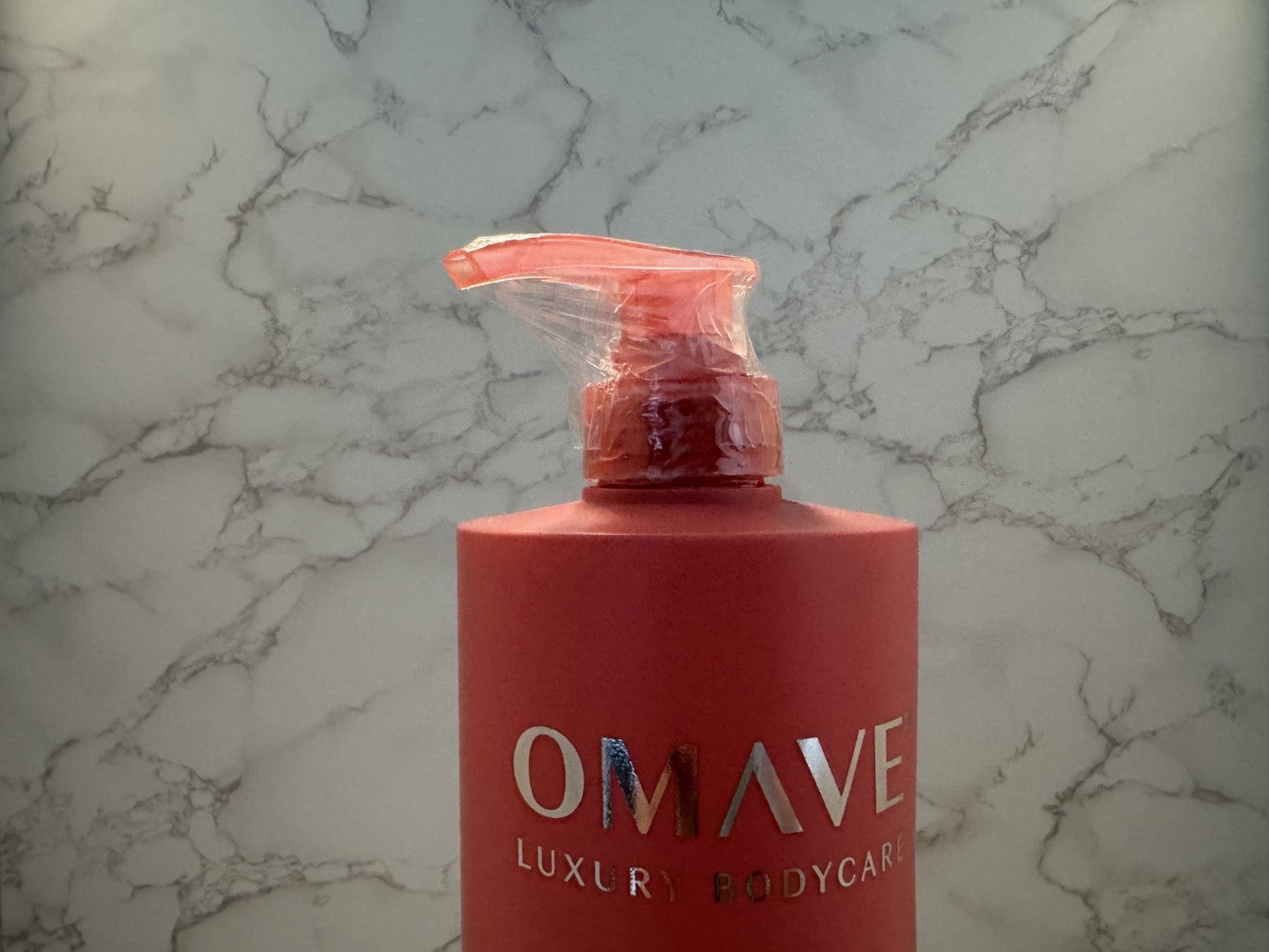 OMAVE Luxury Bodycare Body Wash Radiant Glow COCONUT VANILLA Rosehip 32oz, NEW