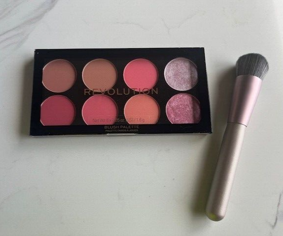 BH Revolution Ultra Blush Sugar & Spice 8 color Blush Highlighter Palette Brush