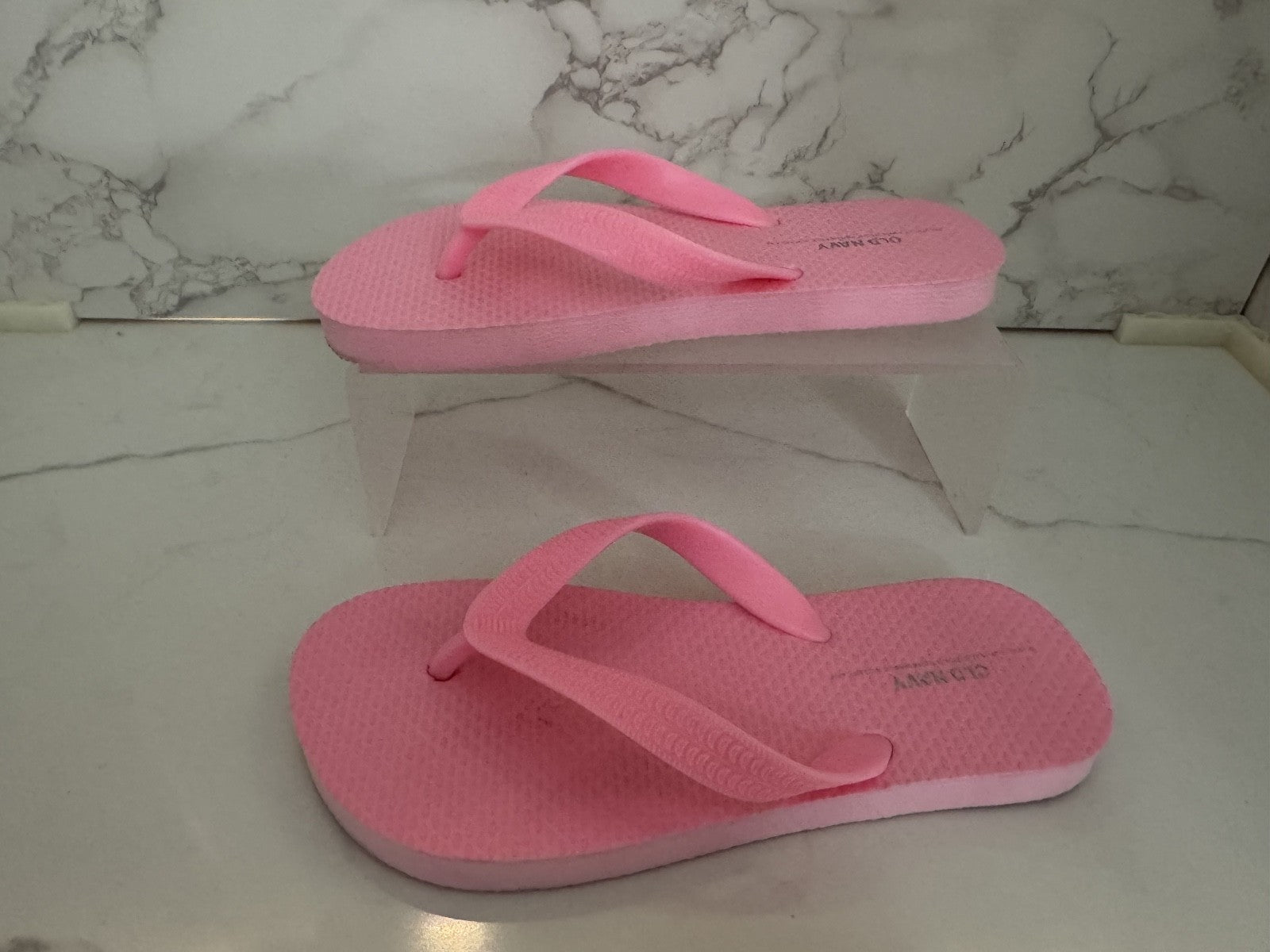 2 Pairs, Old Navy Flip flop Pink & White, Size 1-2 Pre-owned, Excellent Conditio