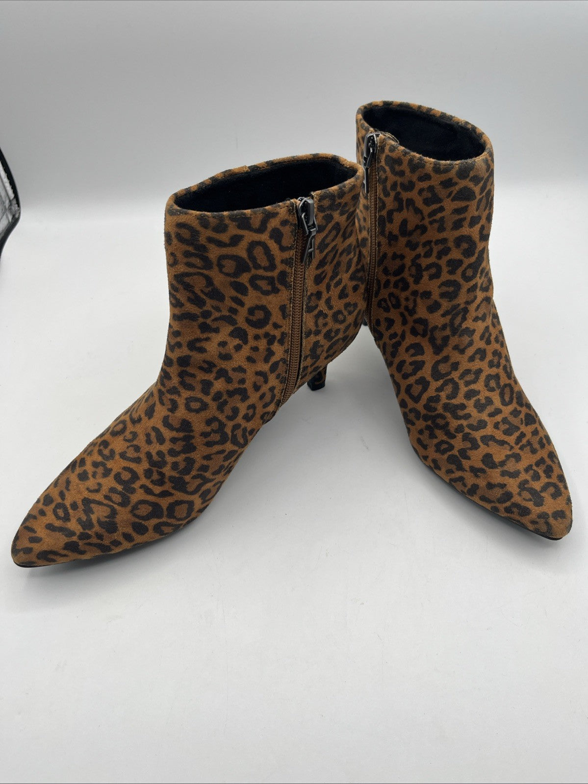 Aerosoles EDITH Leopard Print Zip Pointed Toe Ankle Fax Suede Heel Boot Sz.8 New