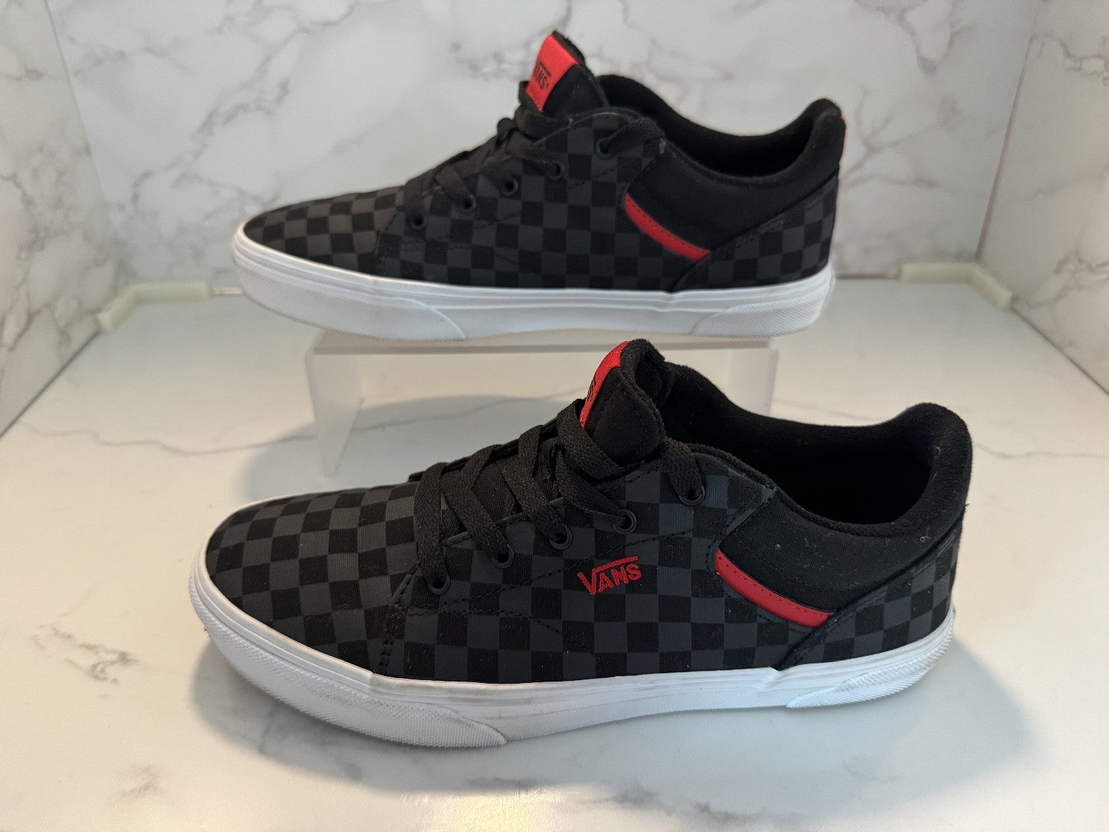 Van Seldan Black & Red Checkerboard Skateboard Shoes Size Youth 7, Pre-owned