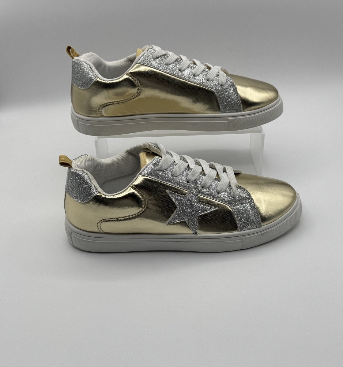 Rouge Helium Gold Silver Star Woman's Sneaker, Size 8 Style Sheen-01, NEW