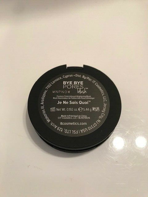 It Cosmetics Bye Bye Pores Poreless Je Ne Sais Quoi Brightening Blush+Brush NIB
