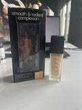 Ellen Tracy Radiant Weightless Foundation "Golden Beige" 1.8 oz Natural DEWY NIB