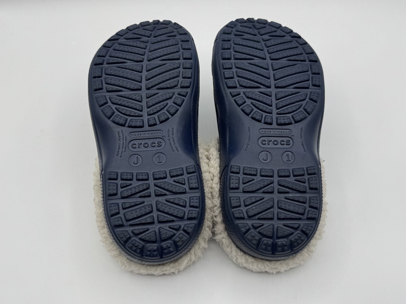 Crocs Youth Classic Lined Clogs Size J1 Blue Slip-on White Faux Fur Fuzzy & Warm