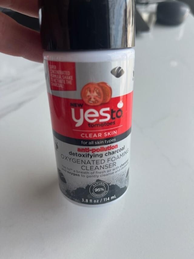 Yes To Tomatoes Clear Skin Detoxifying Charcoal Oxygen Foaming Cleanser, 3.8 oz