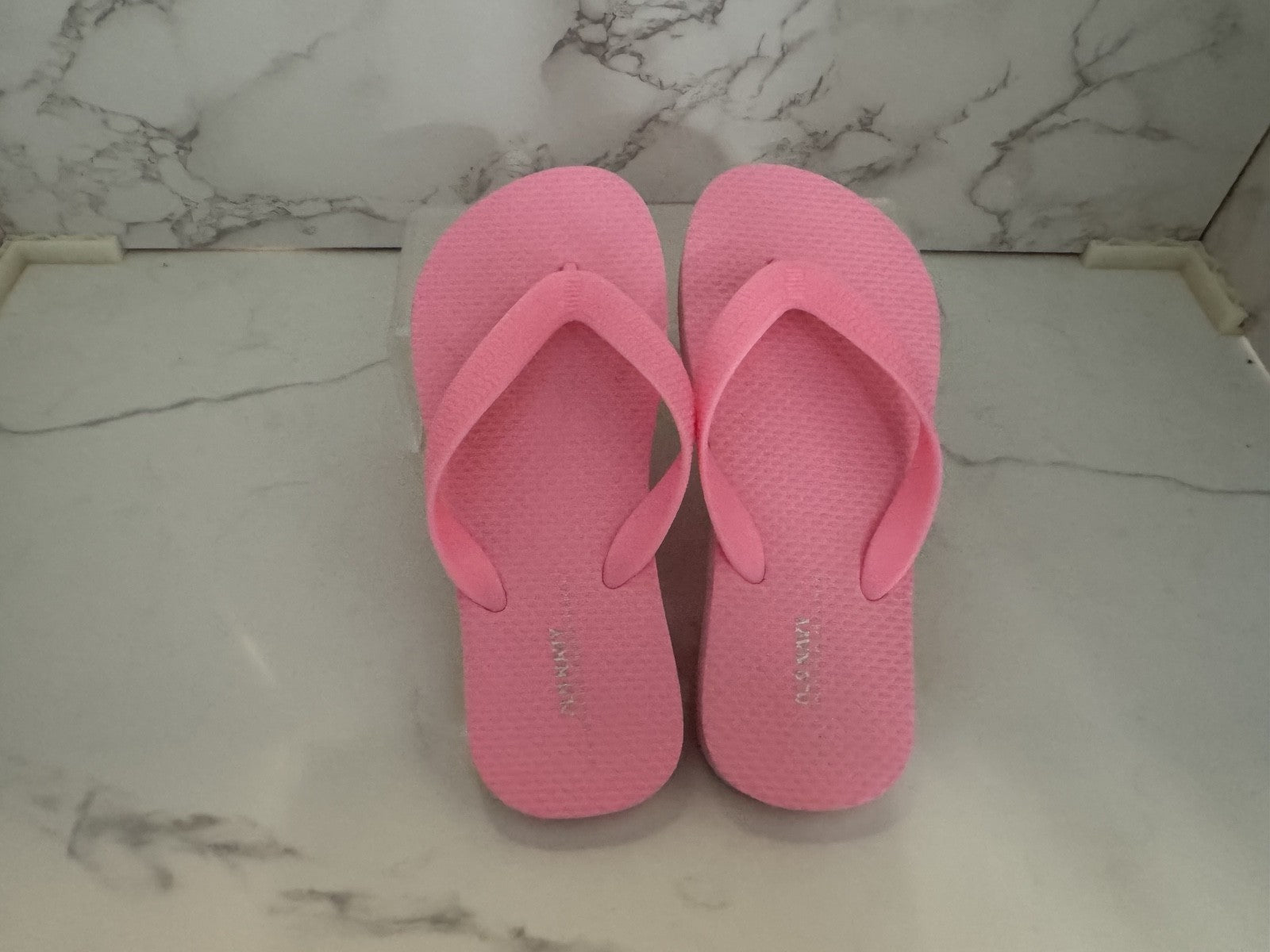 2 Pairs, Old Navy Flip flop Pink & White, Size 1-2 Pre-owned, Excellent Conditio
