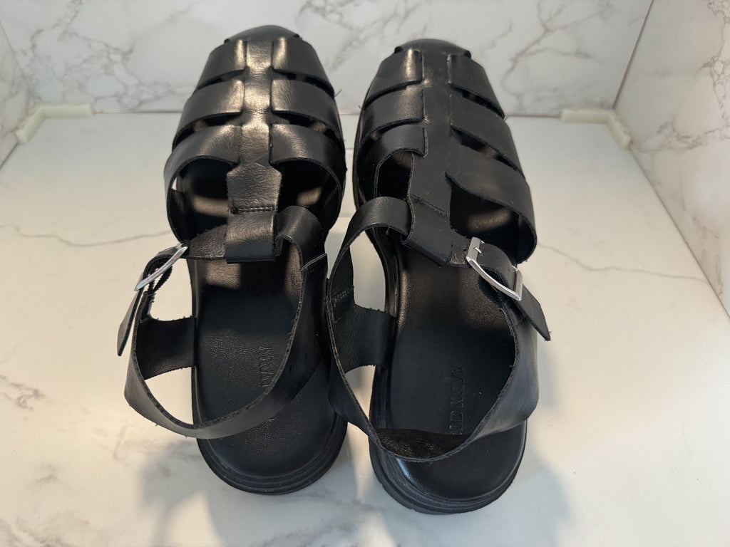 Old Navy Sandals Womens Size 10 Black Leather Chunky Fisherman Lug Strap Buckle