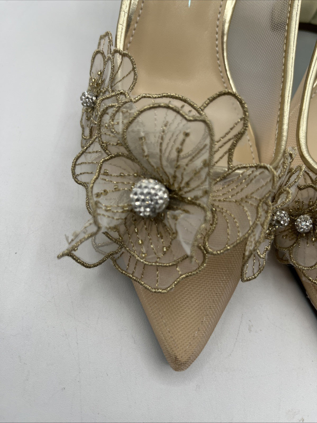 Betsey Johnson Women's Petra Flower Pump Sz 5 Slingback Pointed Toe Gold Sandal