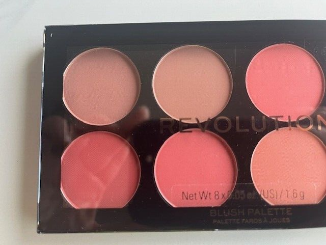 BH Revolution Ultra Blush Sugar & Spice 8 color Blush Highlighter Palette Brush