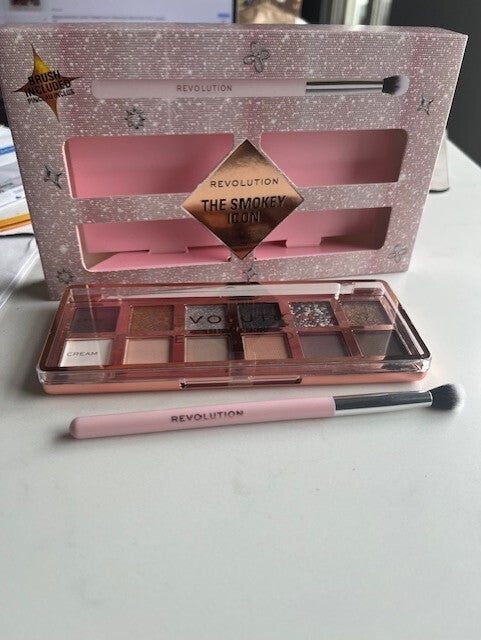 New BH Revolution London Makeup Smokey Icon 12 color Eye Shadow w/Brush Gift Set