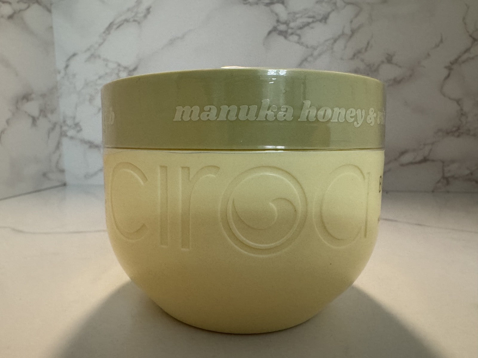 Ciroa Manuka Honey & Vitamin C Glow Rejuvanting Body Scrub 21.1 OZ, Australian