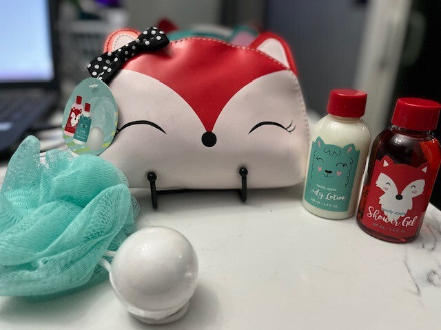 Candy Apple Shower-Gel-Body Lotion-Bath Bomb Kit in a Cat Purse-5 pc set New