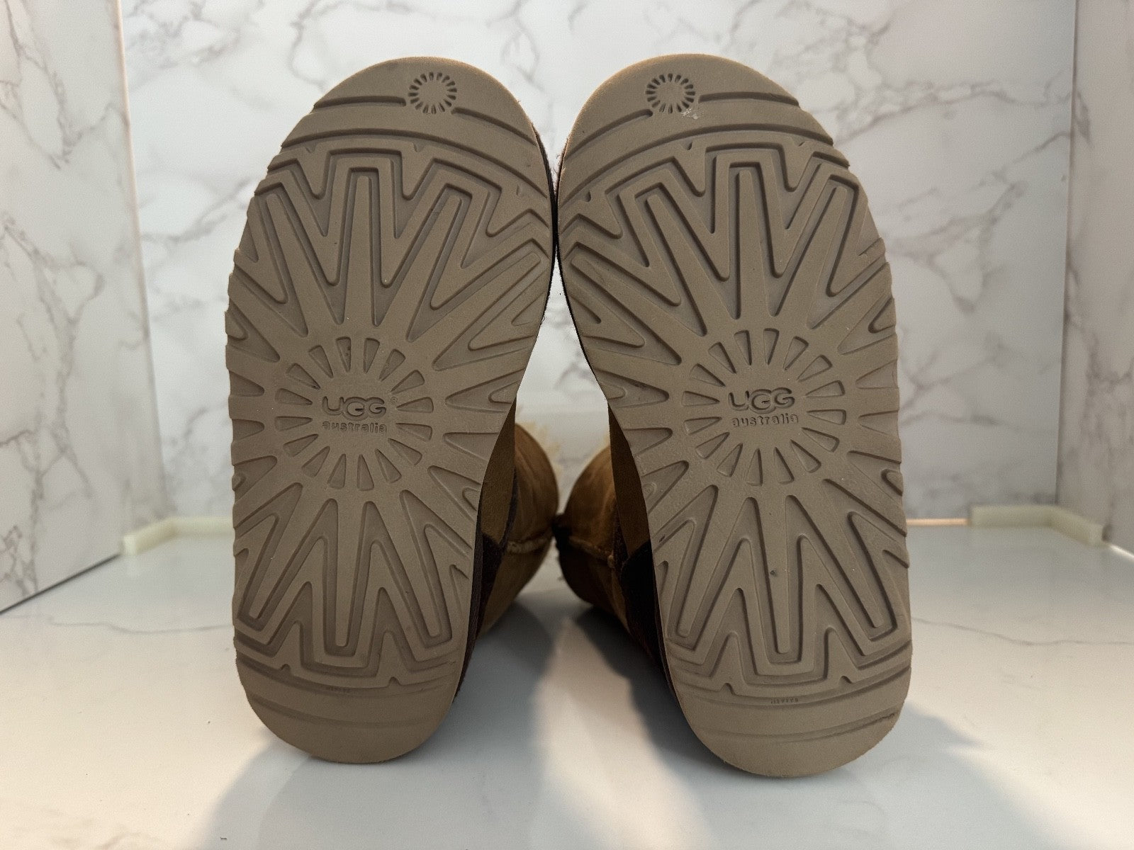 UGG Australia Youth BLAISE Sort Brown Suede ZIP BOOT, Used Size 1, Pre-owned