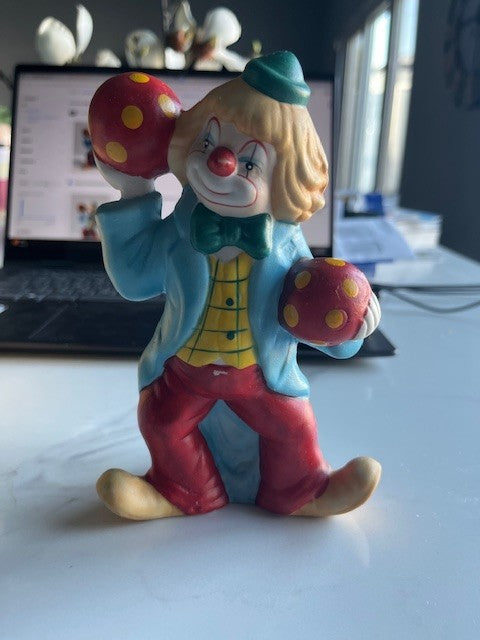 Vintage 1986 Enesco Hand Painted Porcelain Clown Figurine Balls 6.5 Collectable
