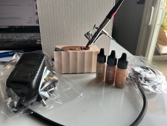Luminess Air Icon Pro Multi-Speed Airbrush System Kit (LI-100RWTC) with makeup