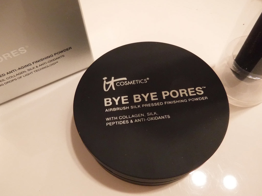 IT COSMETICS BYE BYE PORES PRESSED POWDER COMPACT & LUXE BALL BRUSH #8 NIB