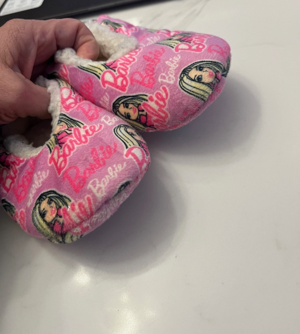 BARBIE MATTEL Fuzzy Babba Slippers Shoe Sz. 5-7, stretchable w/gripps-Pre-owned