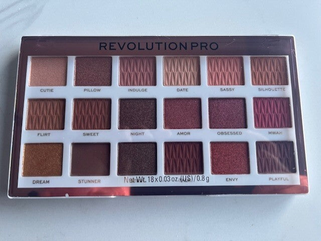 Makeup Revolution London 18 Color Eyeshadow Palette Regeneration Stripped +Brush