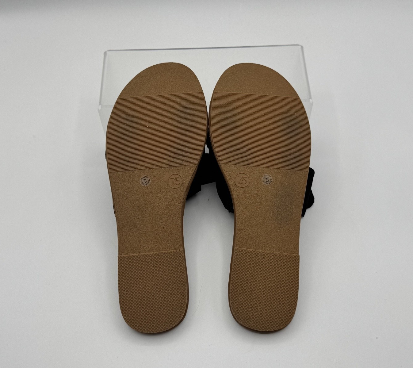 Arizona Jean Co.  Flat Sandal. Black Bow Sandals Women's 7.5, Bow Design