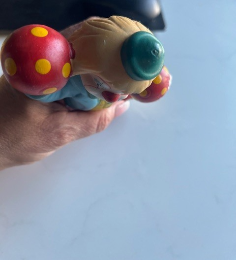 Vintage 1986 Enesco Hand Painted Porcelain Clown Figurine Balls 6.5 Collectable