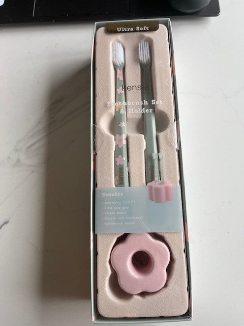 KENSIE 3 Piece Toothbrushes & Daisy Holder Set-Ultra Soft, Pink/Green SEALED NIB