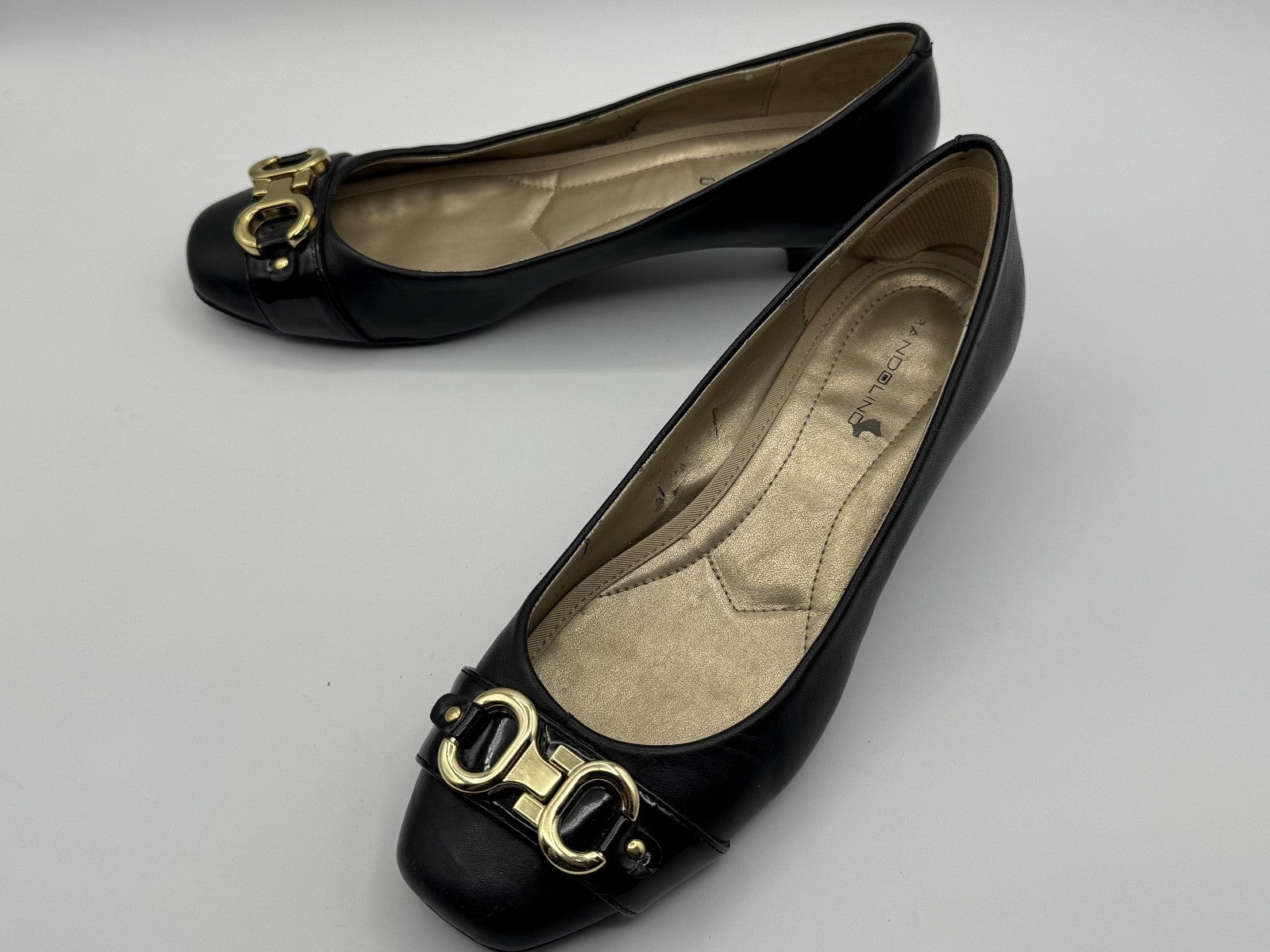 Bandolino Black Leather Heel Loafer, Gold Buckle, Size 8 1/2M, Slip-on,Pre-owned