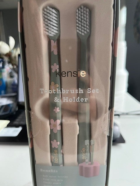 KENSIE 3 Piece Toothbrushes & Daisy Holder Set-Ultra Soft, Pink/Green SEALED NIB