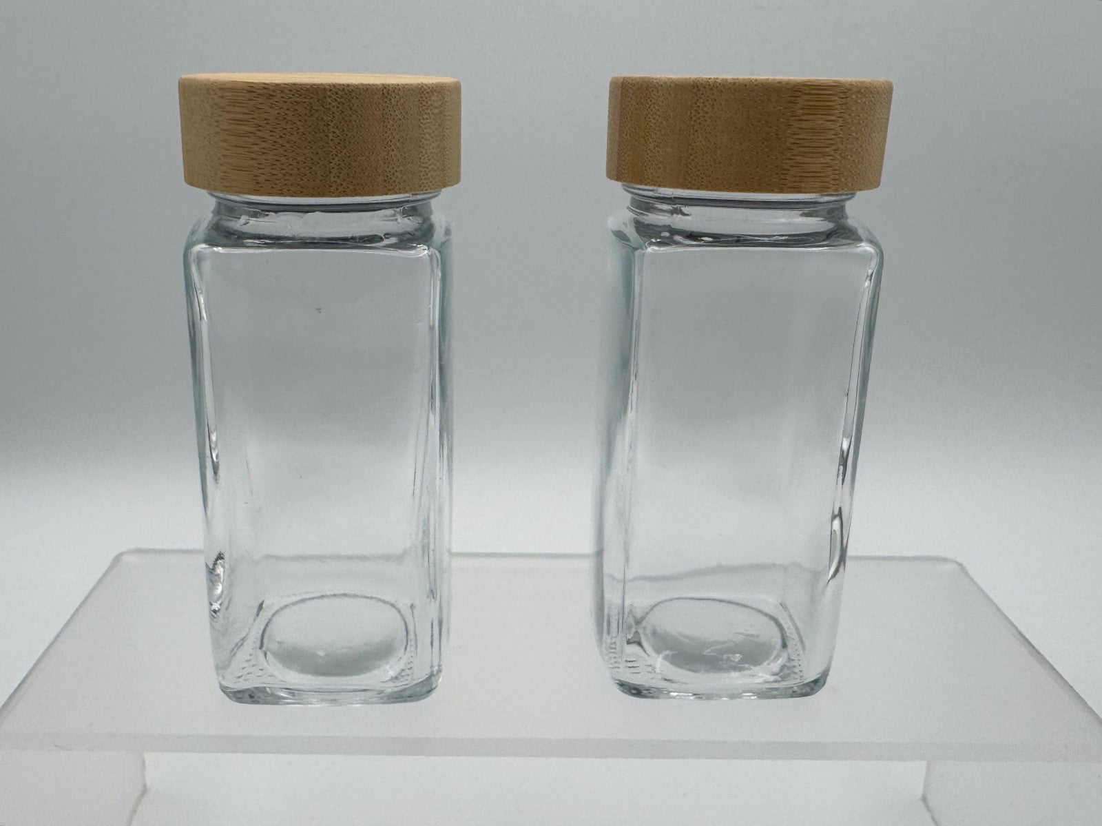 2Pcs 4oz Glass Spice Jars with Shaker Lids, Bamboo Lid w/ Pre-Made Labels