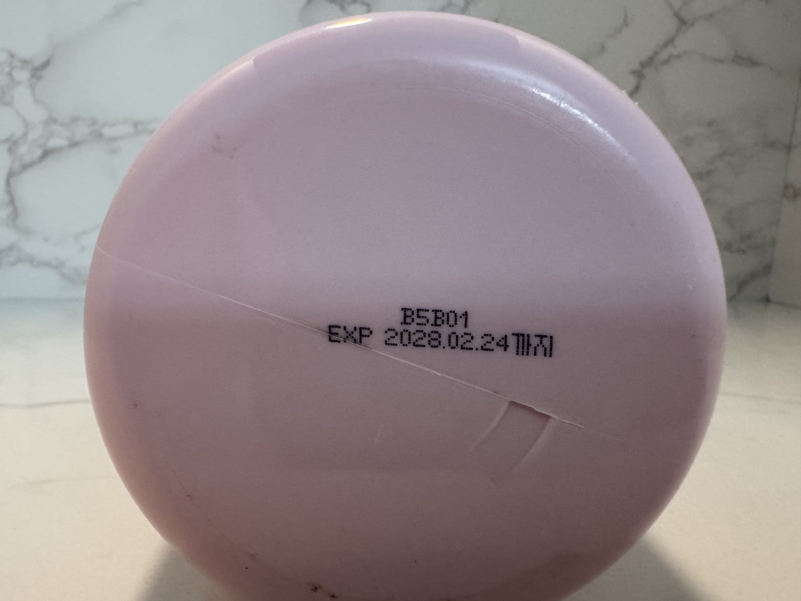 Kwailnara Welcos Strawberry Milk Body Cleanser, K-Beauty, 560mL/ 19.7 Oz. NEW