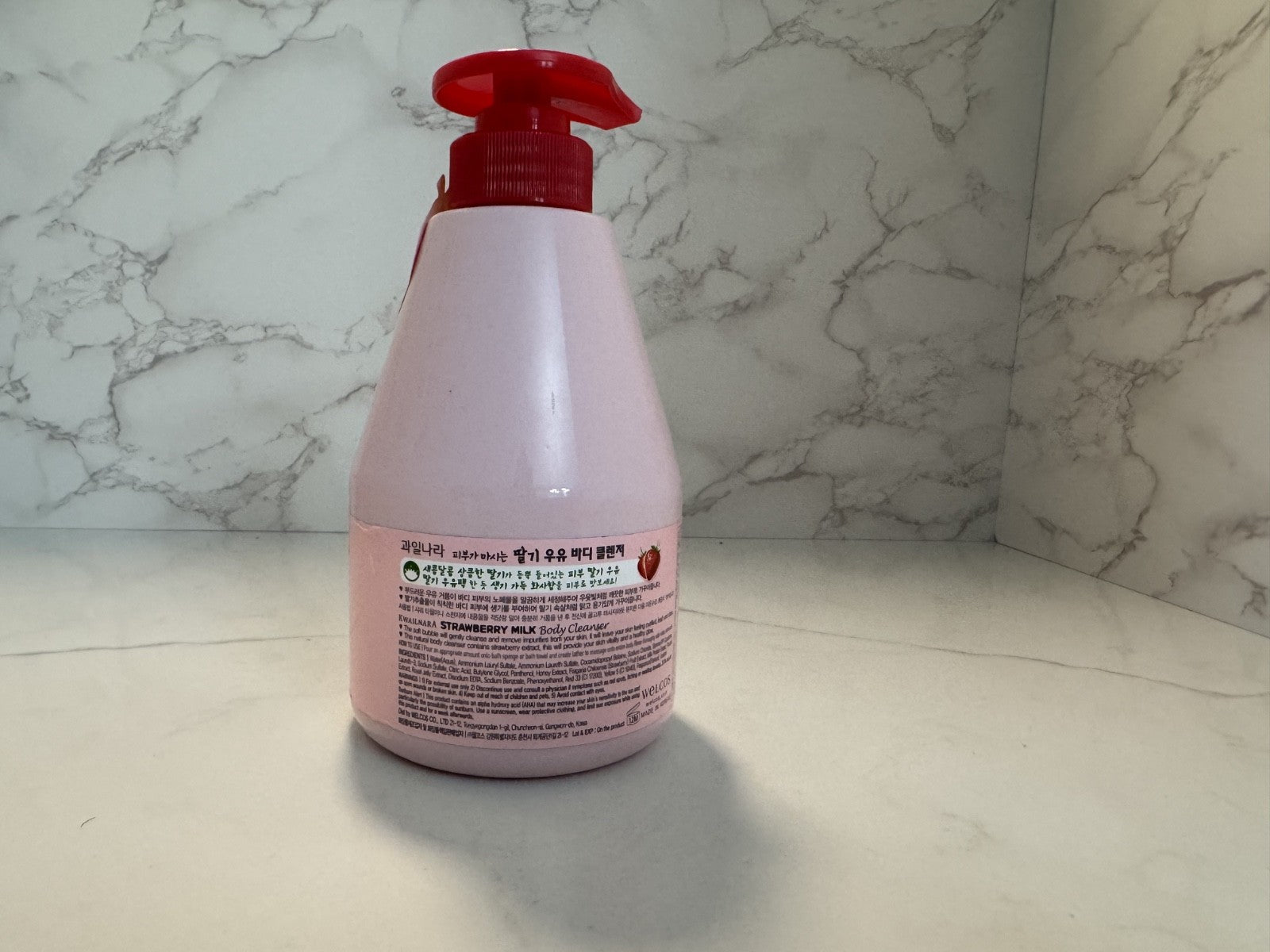 Kwailnara Welcos Strawberry Milk Body Cleanser, K-Beauty, 560mL/ 19.7 Oz. NEW