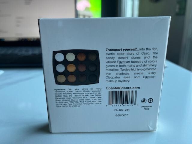 COASTAL SCENTS Go Palette CAIRO 12 Eye shadows MATTE & SHIMMERY w/Blender Brush