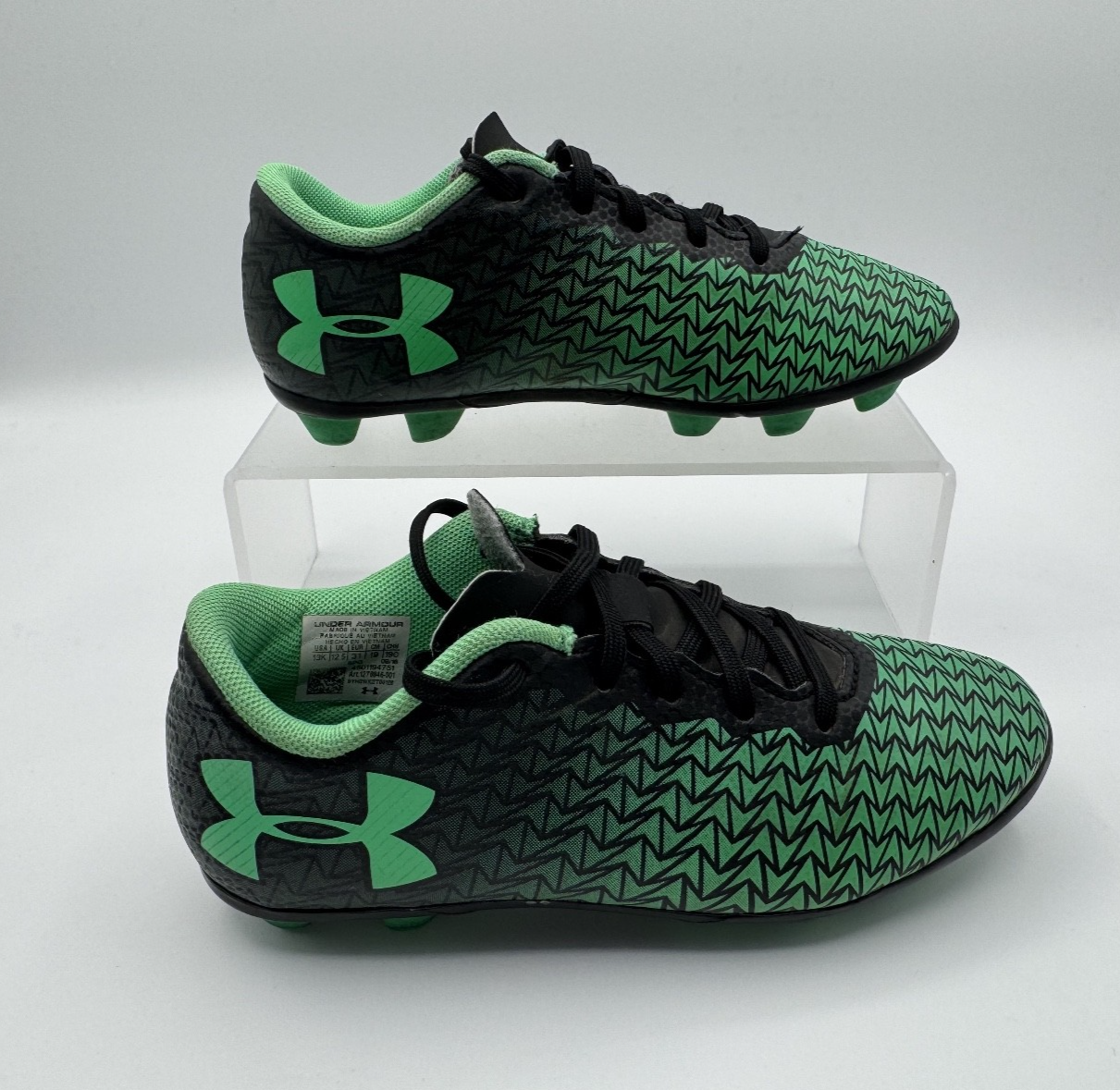 Under Armour ClutchFit Force 3.0 Green & Black Soccer Cleats YOUTH SIZE 13K