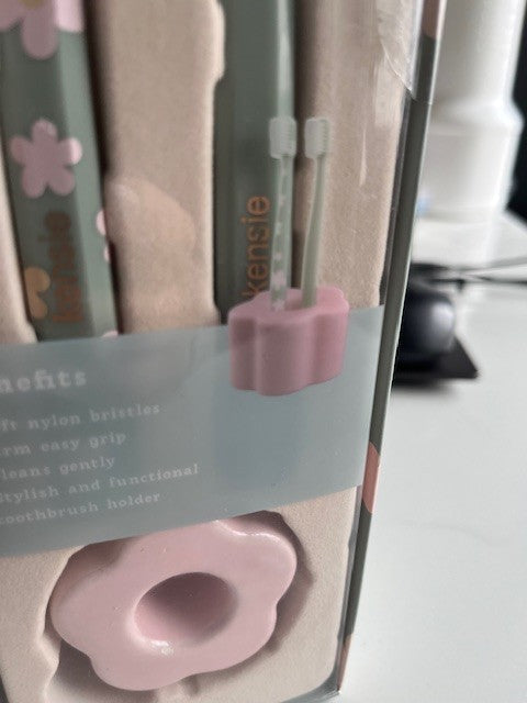 KENSIE 3 Piece Toothbrushes & Daisy Holder Set-Ultra Soft, Pink/Green SEALED NIB