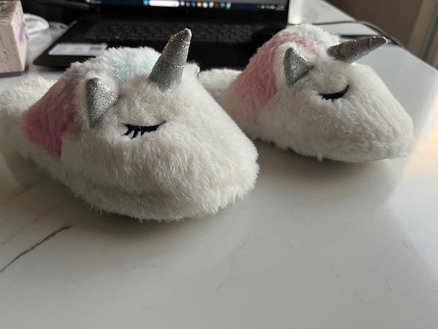 The Children's Place Girls White Pink/Blue Unicorn Slipper Slip on YOUTH 12-13