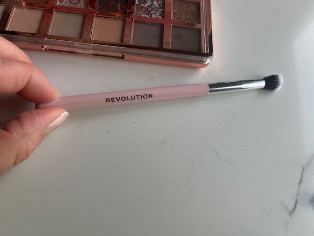 New BH Revolution London Makeup Smokey Icon 12 color Eye Shadow w/Brush Gift Set
