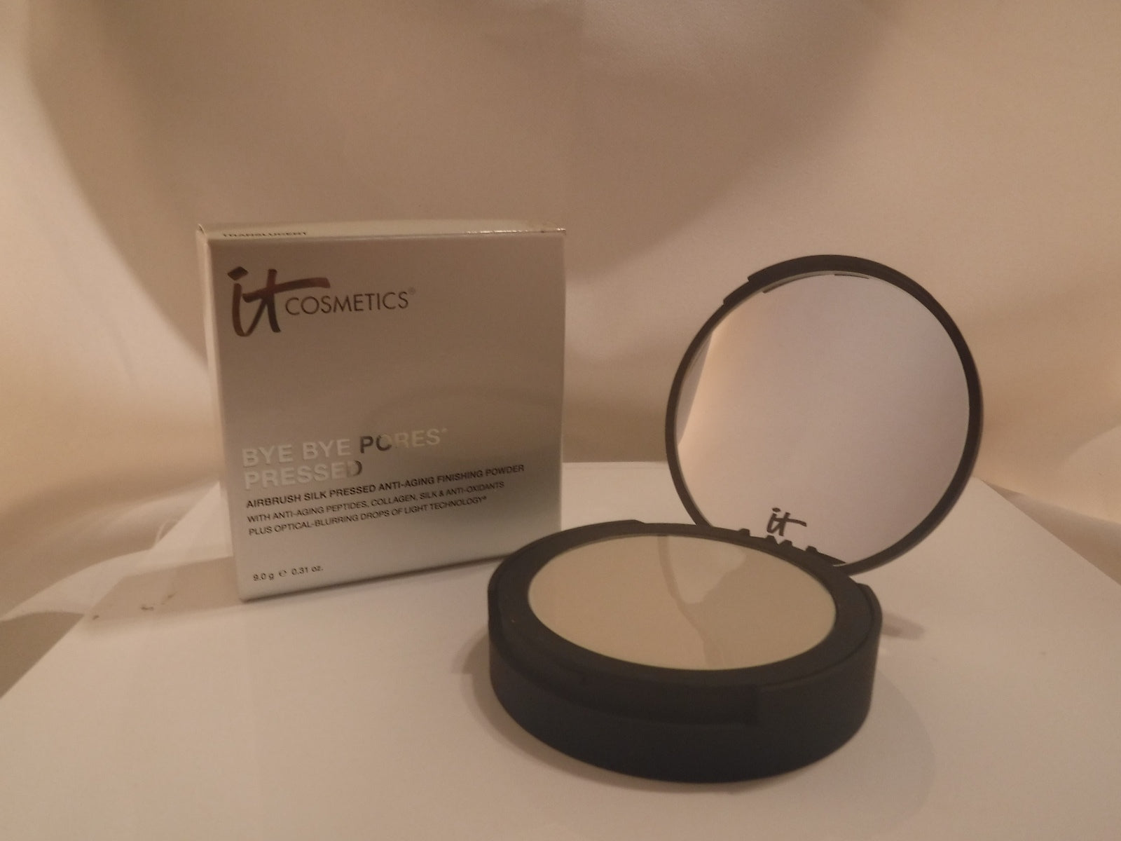 it Cosmetics Bye Bye Pores Anti Aging Pressed Finishing Powder, Translucent NIB
