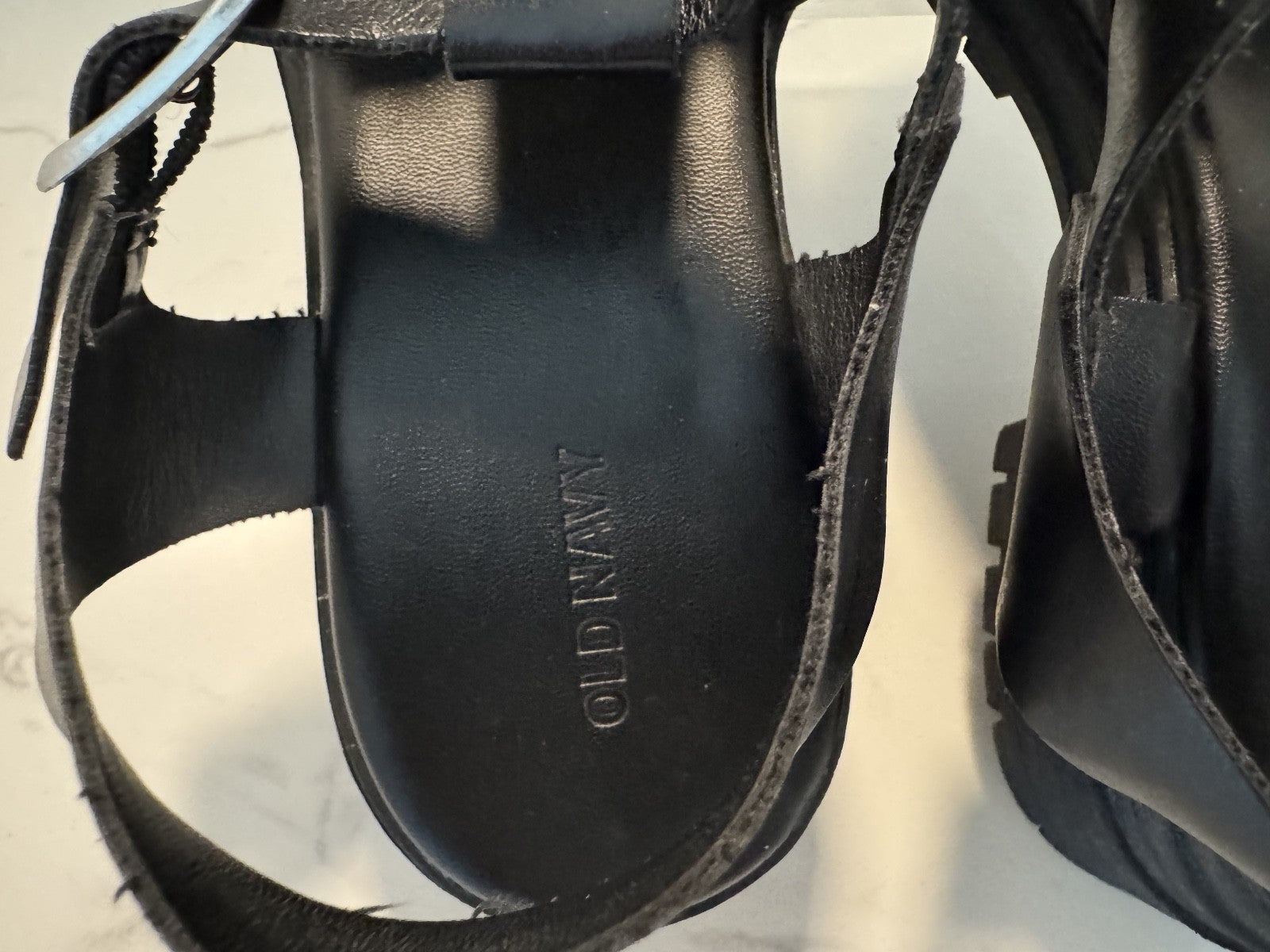 Old Navy Sandals Womens Size 10 Black Leather Chunky Fisherman Lug Strap Buckle