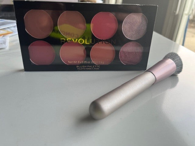 BH Revolution Ultra Blush Sugar & Spice 8 color Blush Highlighter Palette Brush