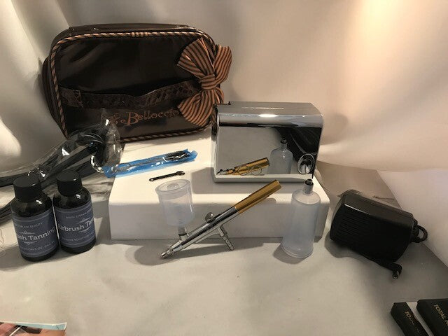 AIRBRUSH Tan PRO Sunless Tanning Airbrush Makeup System Med. Solution + Case