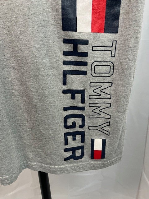 Youth Boys Tommy Hilfiger Cotton T-Shirt Size Medium 12/14 Gray Pre-owned