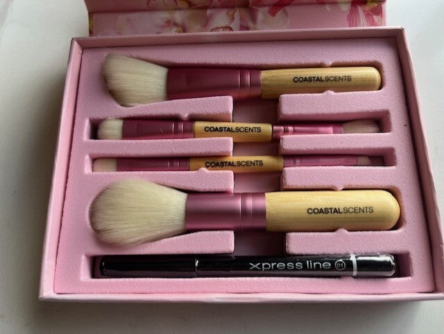 Coastal Scents 5pc Brush Essentials Face, Blush and Eyeshadow