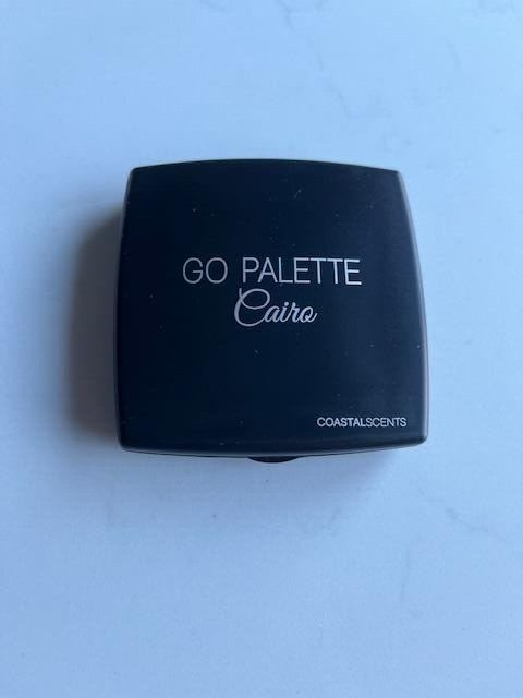 COASTAL SCENTS Go Palette CAIRO 12 Eye shadows MATTE & SHIMMERY w/Blender Brush