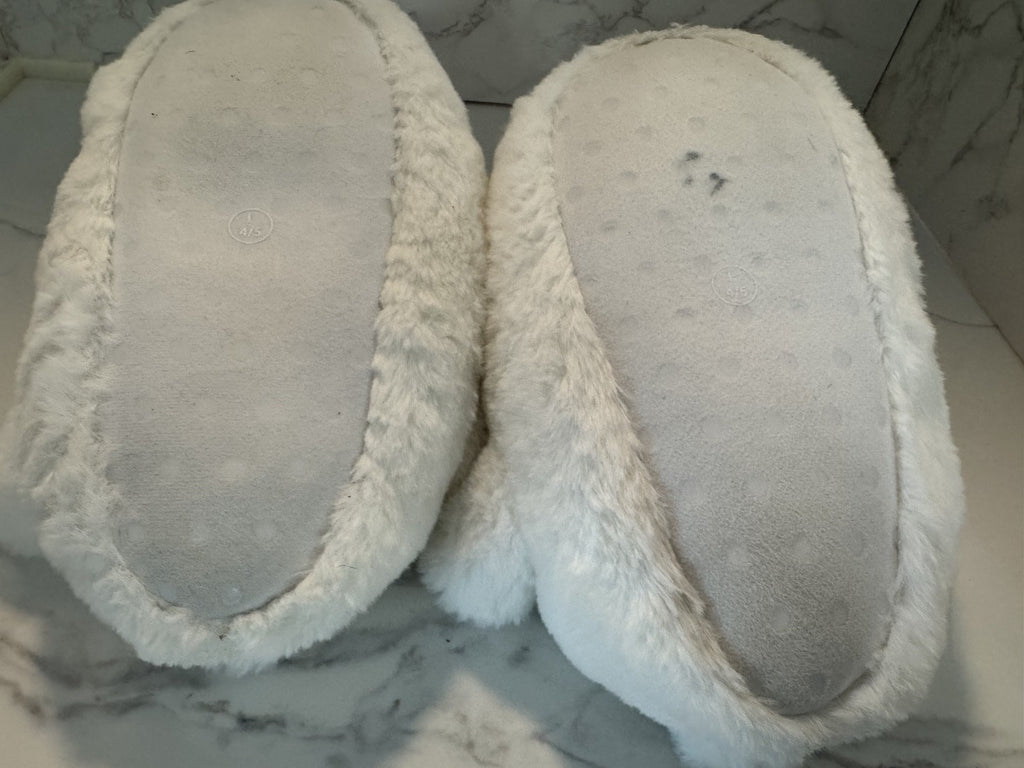 Wondershop Kids Slippers Polar Bear Holiday Christmas Size L (4-5) Soft, Pre-own
