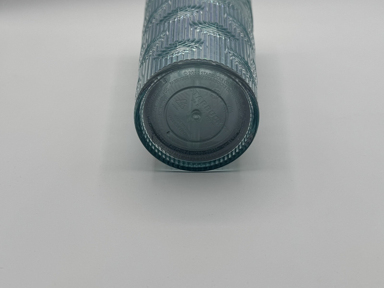 Starbucks 2022 Scales Green Iridescent Rainbow 24 oz Venti Tumbler Cup Mermaid