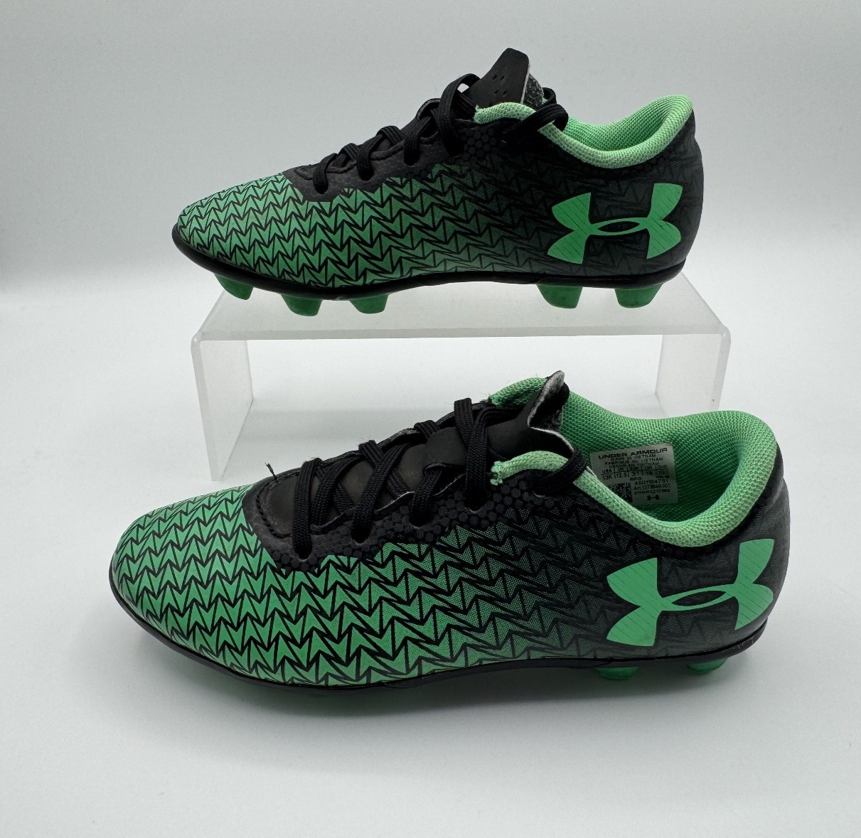 Under Armour ClutchFit Force 3.0 Green & Black Soccer Cleats YOUTH SIZE 13K